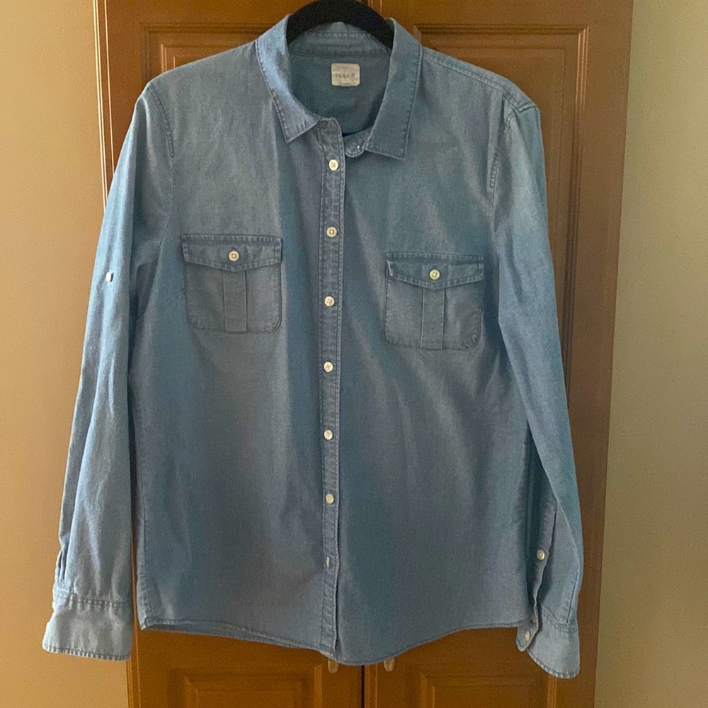 J CREW denim button down blouse. VG condition from smoke free, pet free home.